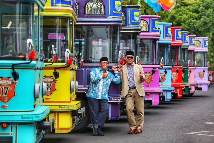 Yuk Keliling Bandung dengan 12 Bandros Warna-Warni!